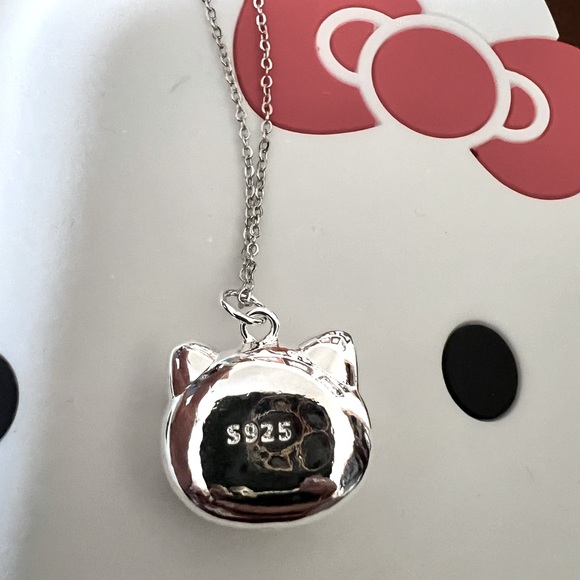 Hello Kitty Locket - Picture 3 of 3